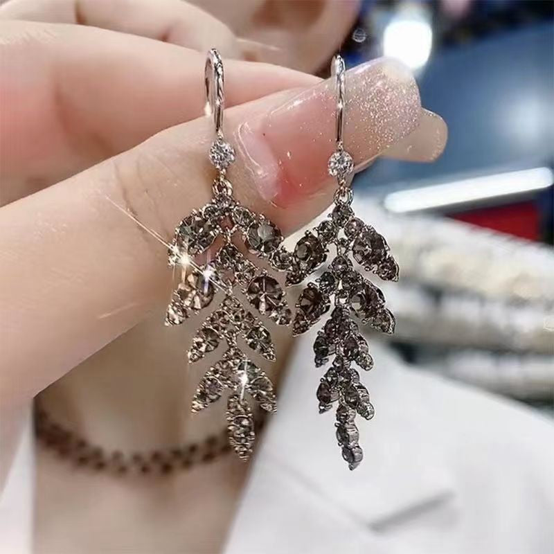 Leaf drop earrings by Yoshan, detail view 8