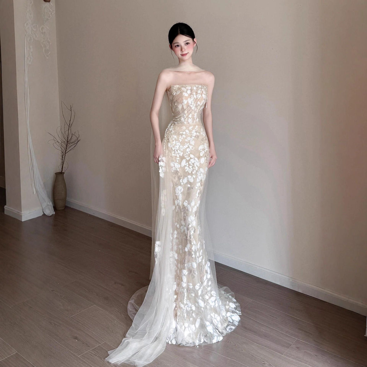 Gaun Pengantin Mermaid Renda Tanpa Tali – Gaun Pernikahan Elegan dengan Ekor