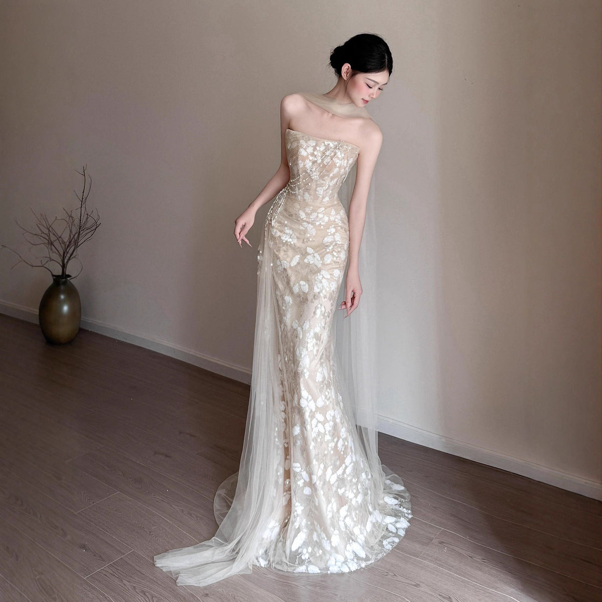 Gaun Pengantin Mermaid Renda Tanpa Tali – Gaun Pernikahan Elegan dengan Ekor