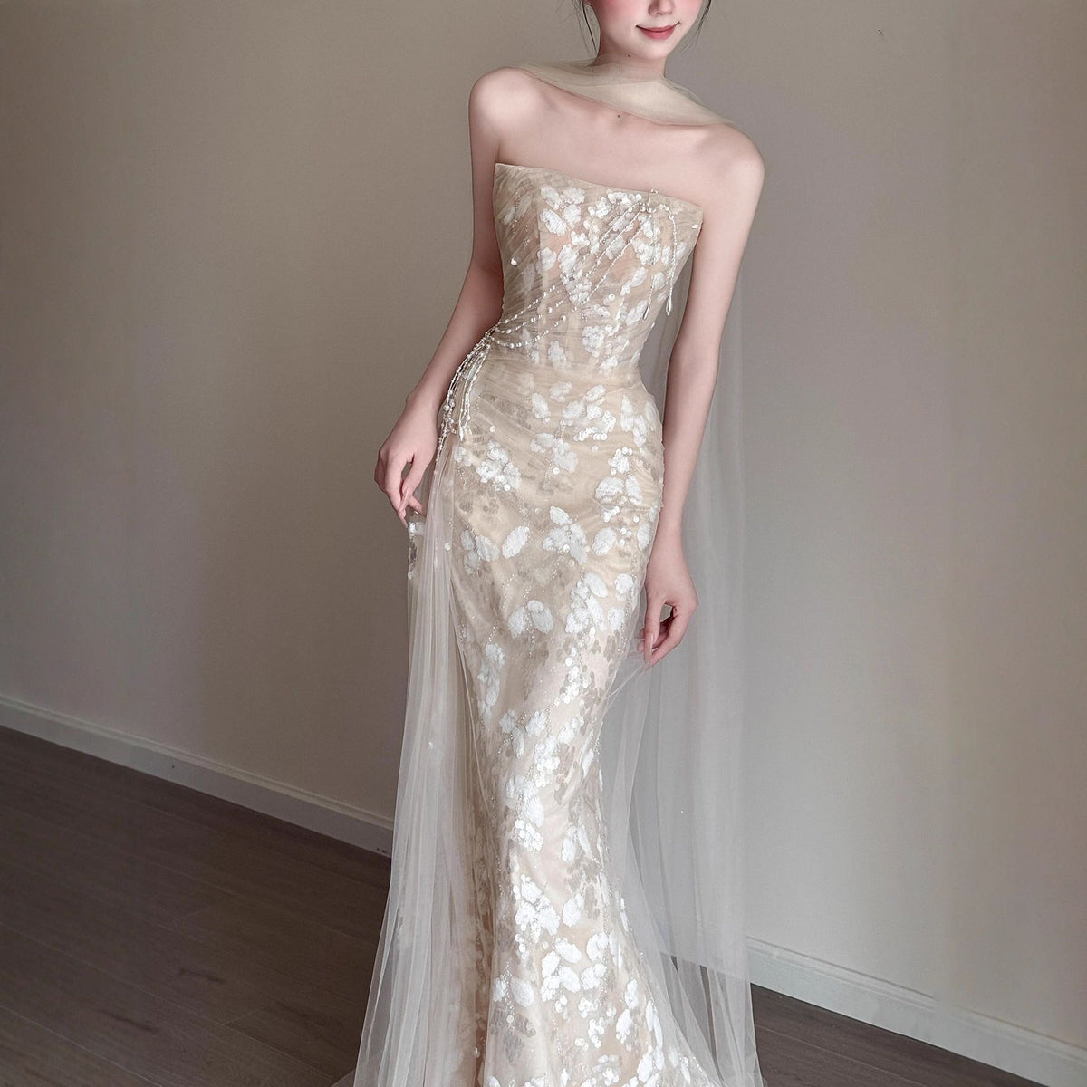 Gaun Pengantin Mermaid Renda Tanpa Tali – Gaun Pernikahan Elegan dengan Ekor