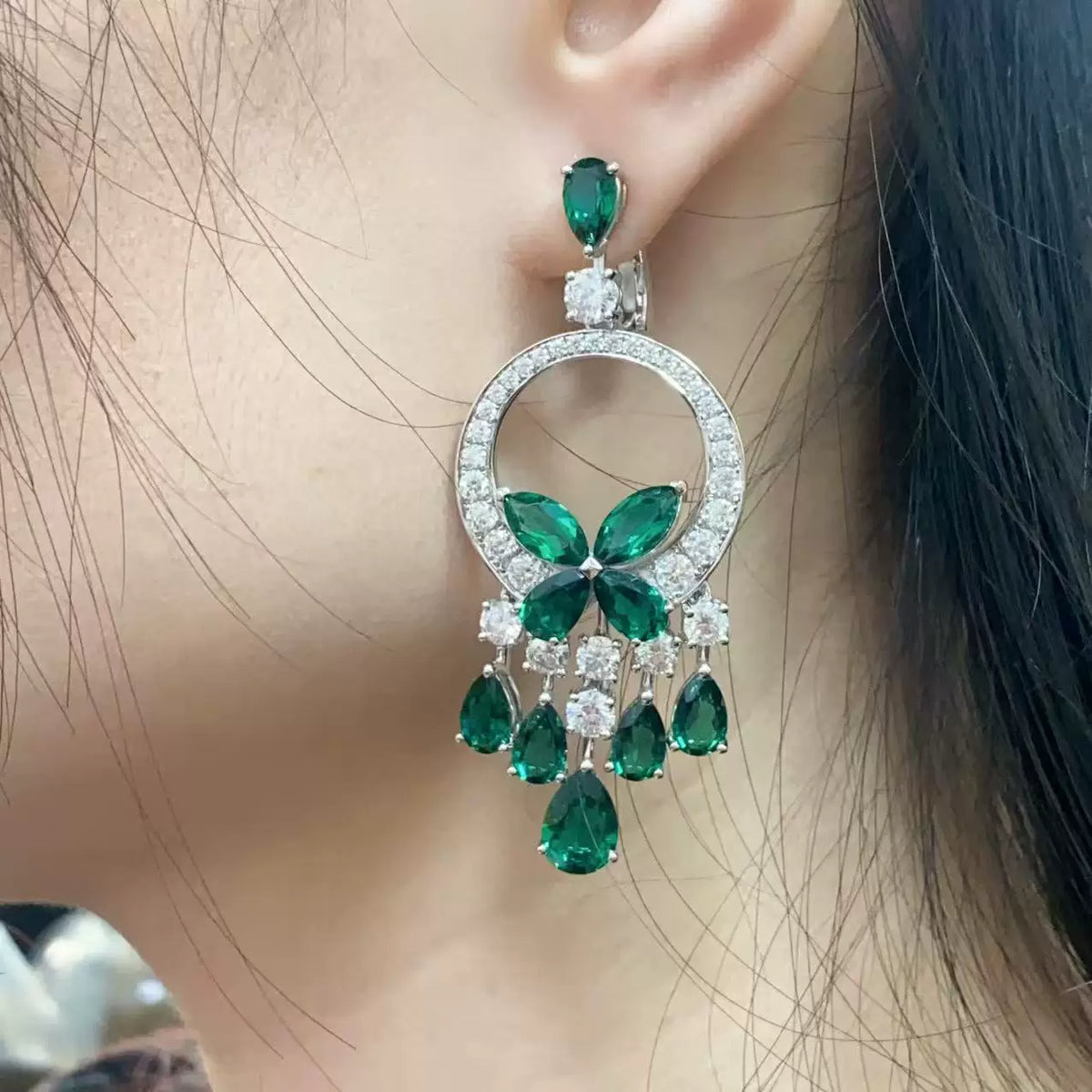 Drop earrings by Yoshan, detail view 3