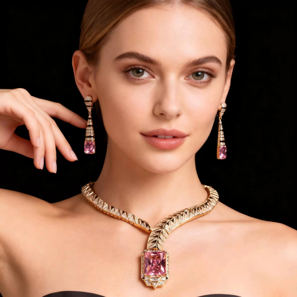 Cubic zirconia pendant necklace by Yoshan, detail view 5