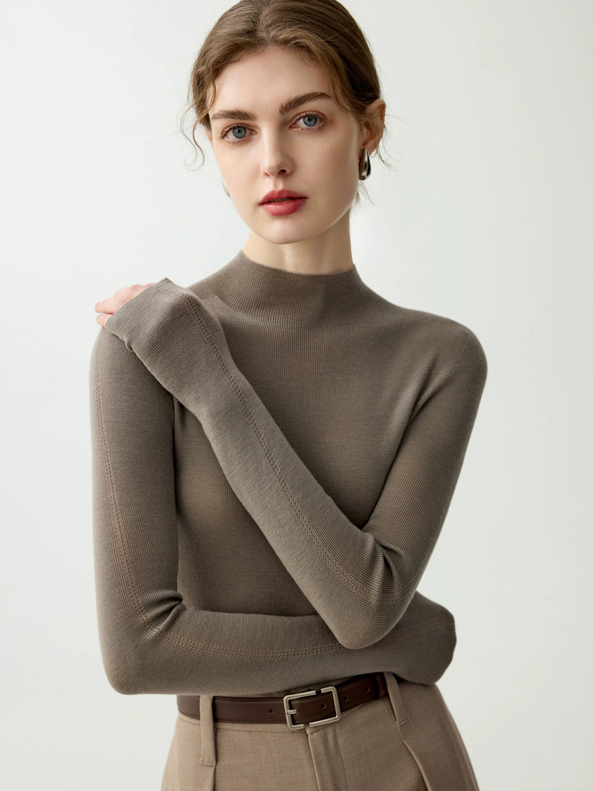 Women's Wool Slim-Fit Cutout Sweater Knit Pullover Top for Fall Winter Spring Travel Office Everyday Date Night