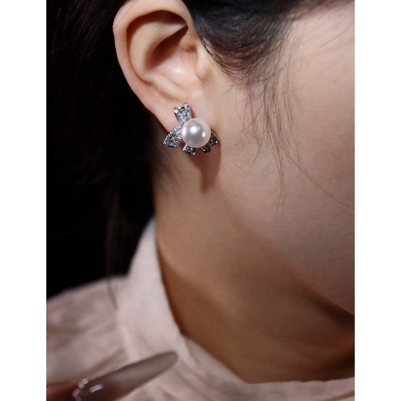 Pearl bow stud earrings by Yoshan, detail view 3
