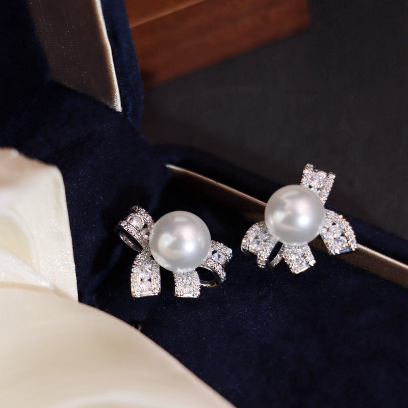 Pearl bow stud earrings by Yoshan, detail view 4