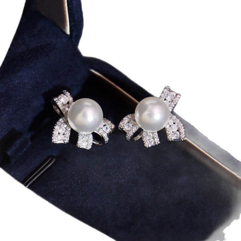 Pearl bow stud earrings by Yoshan, detail view 6