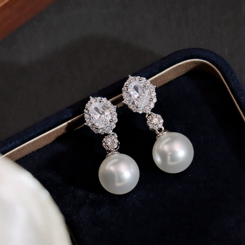 Cubic zirconia jewelry set by Yoshan, detail view 4
