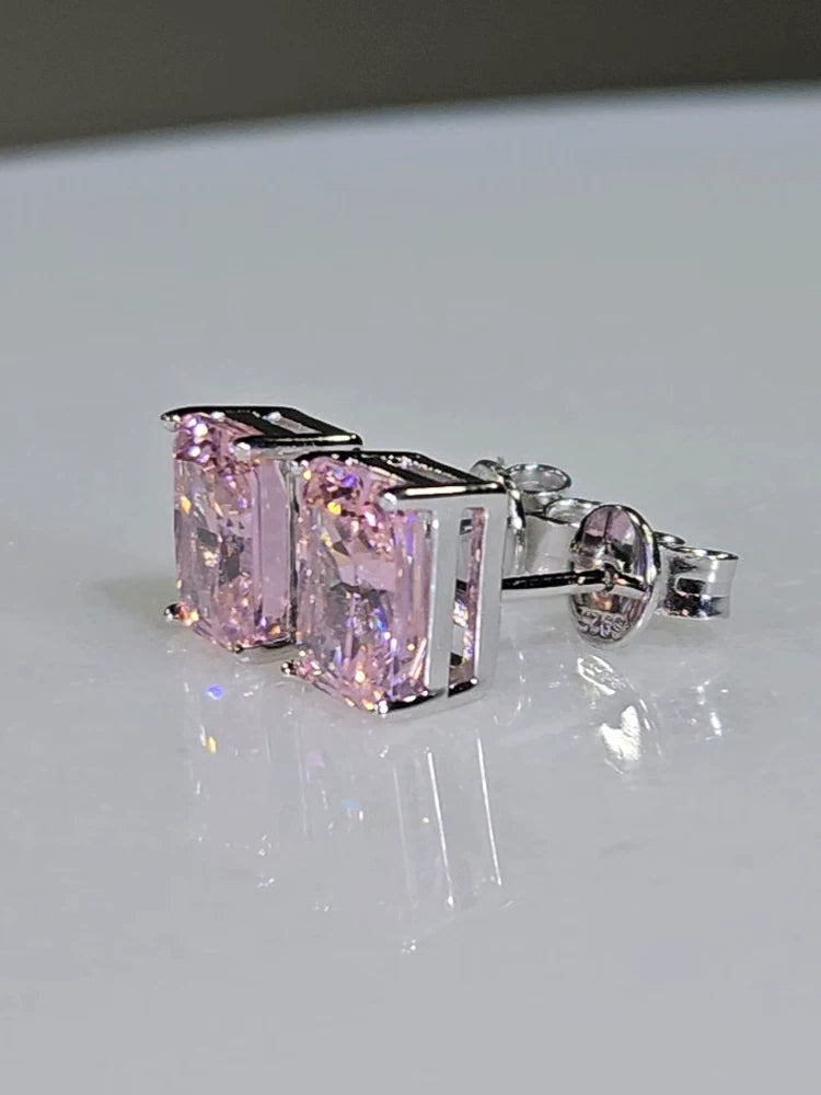 Stud earrings by Yoshan, detail view 4