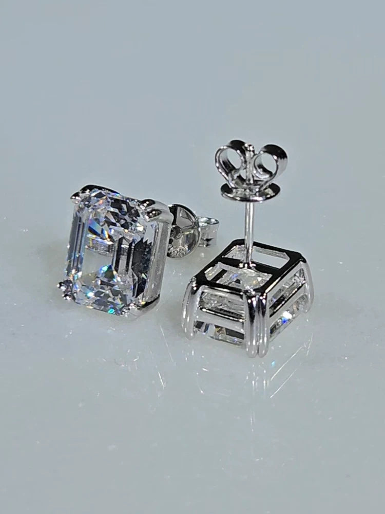 Stud earrings by Yoshan, detail view 2