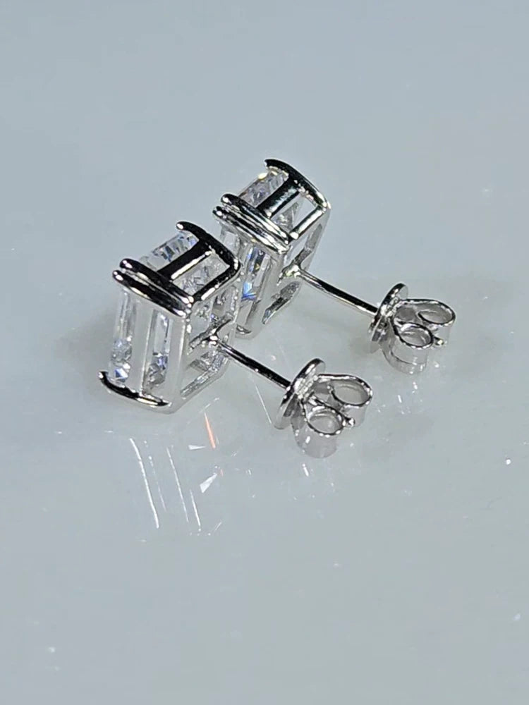 Stud earrings by Yoshan, detail view 3
