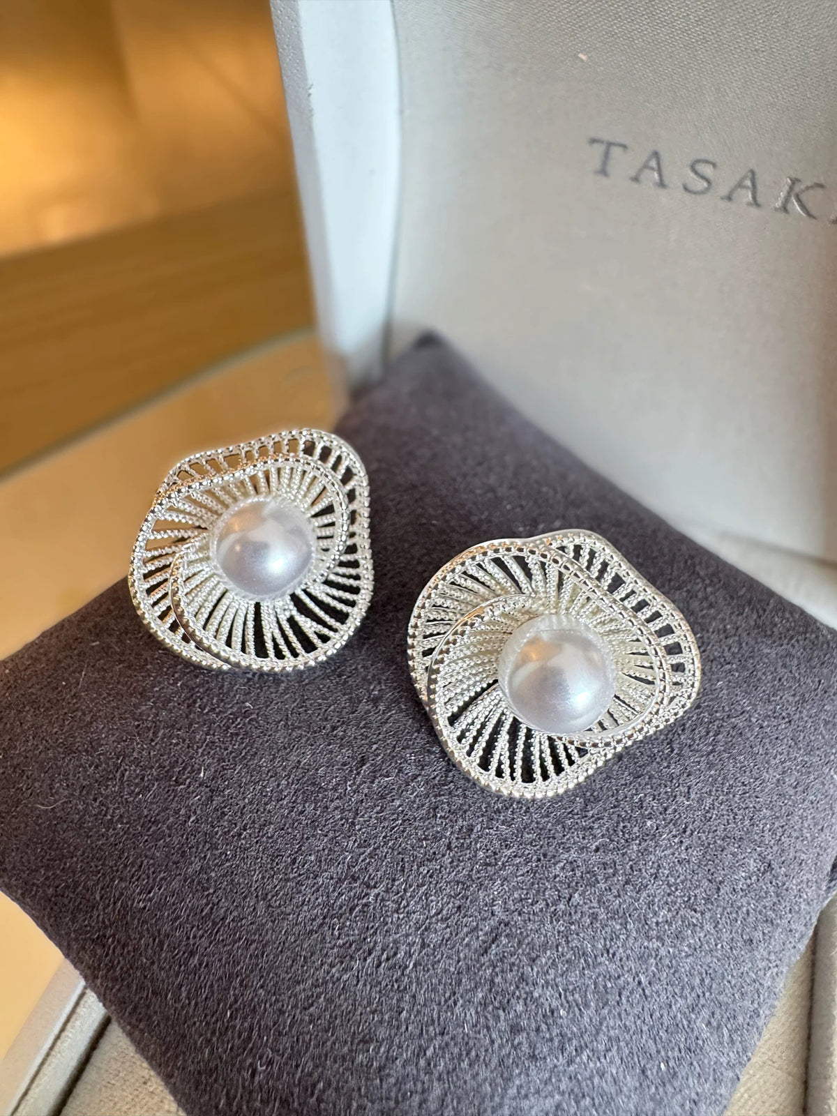 Pearl stud earrings by Yoshan, detail view 2