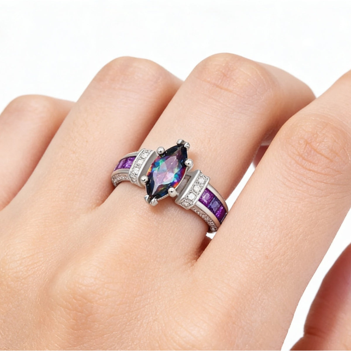 Cubic zirconia jewelry set by Yoshan, detail view 3