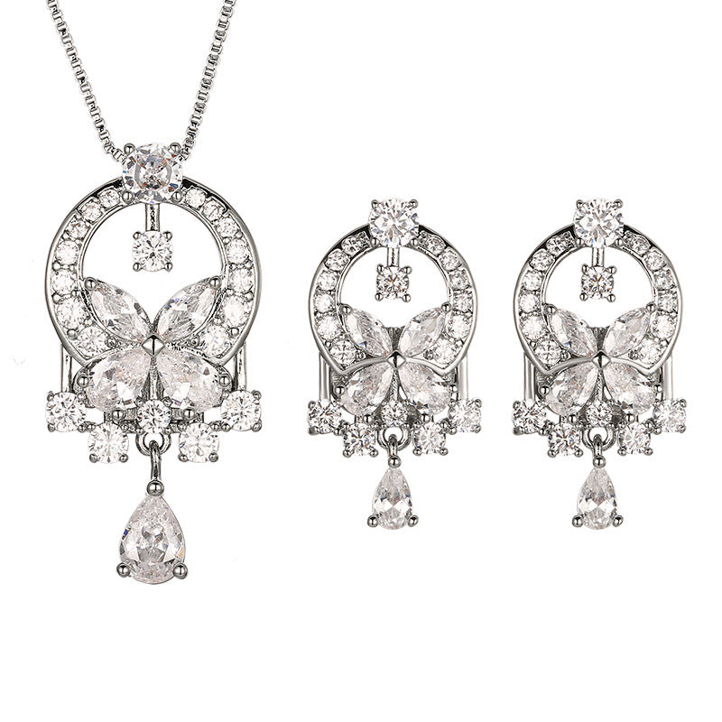 Crystal retro earrings by Yoshan, detail view 5