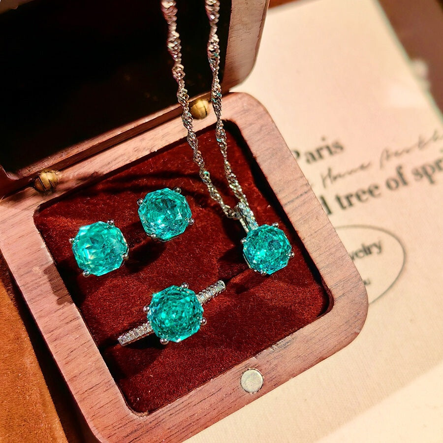 Stud earrings by Yoshan