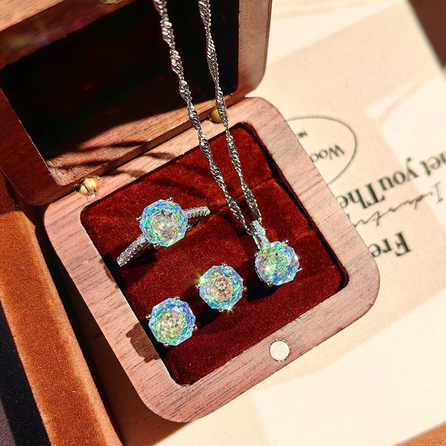Stud earrings by Yoshan, detail view 3