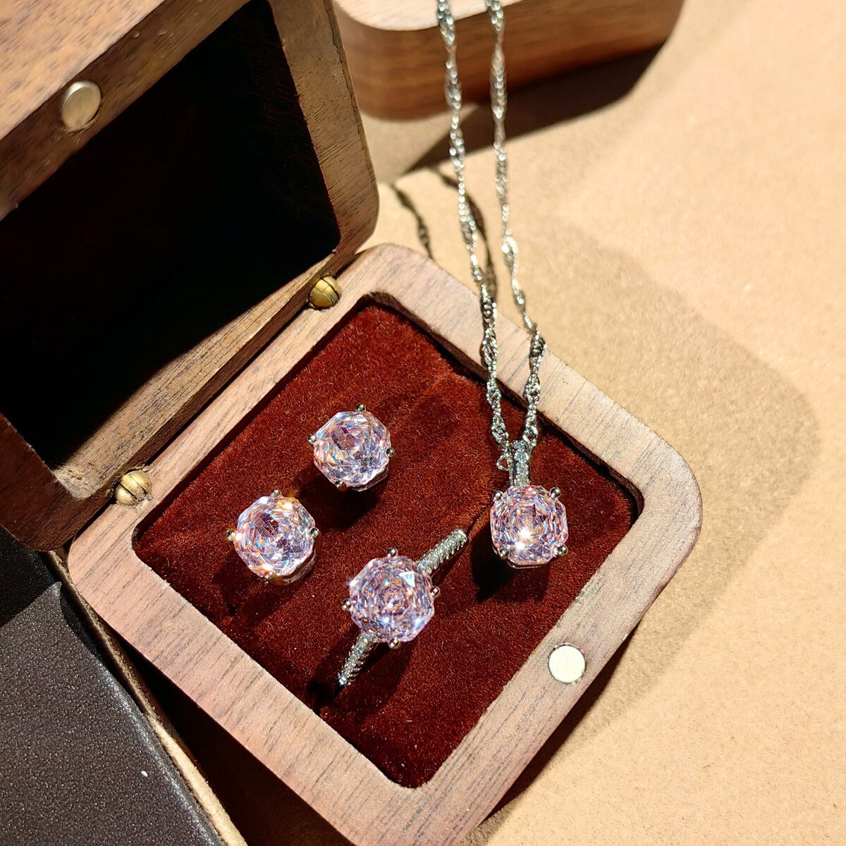 Stud earrings by Yoshan, detail view 4