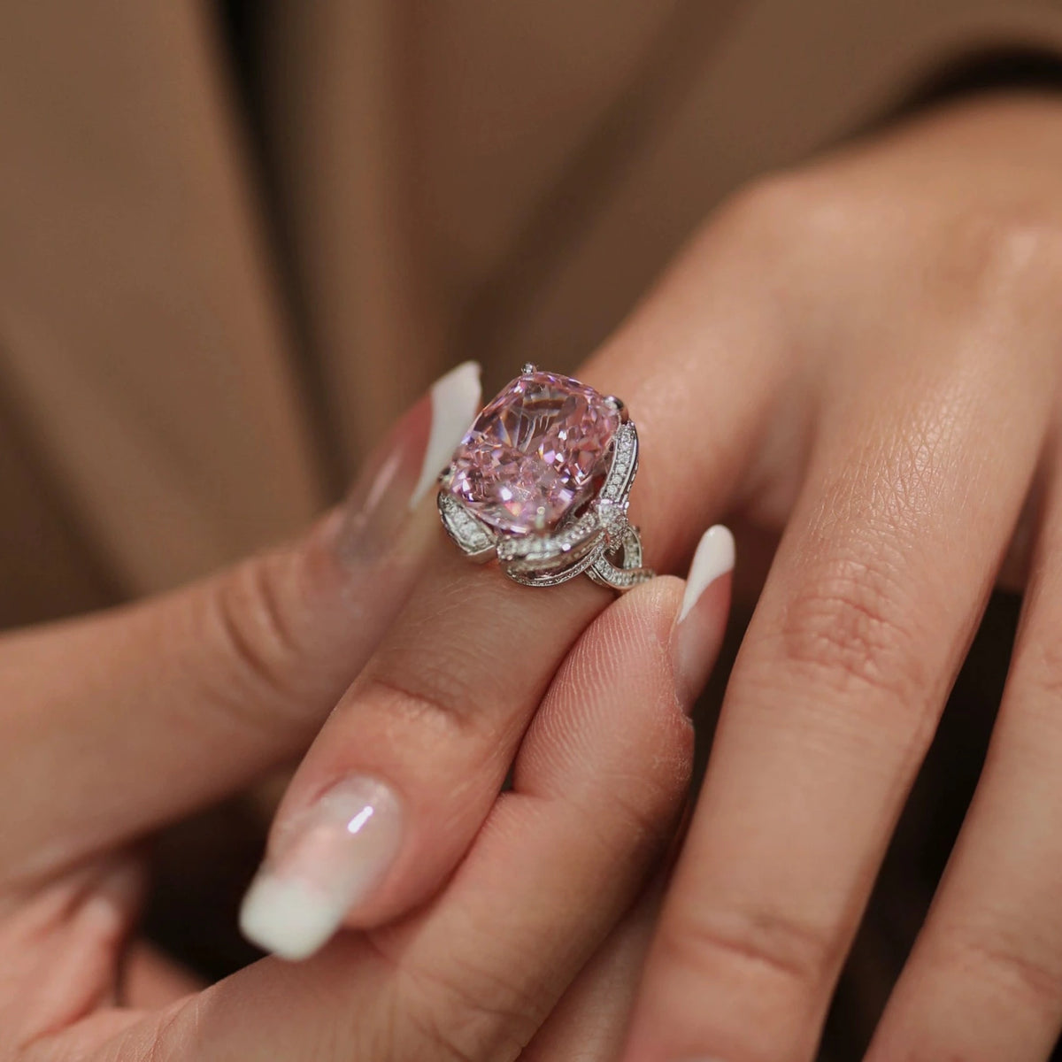 French-inspired ring by Yoshan, detail view 4