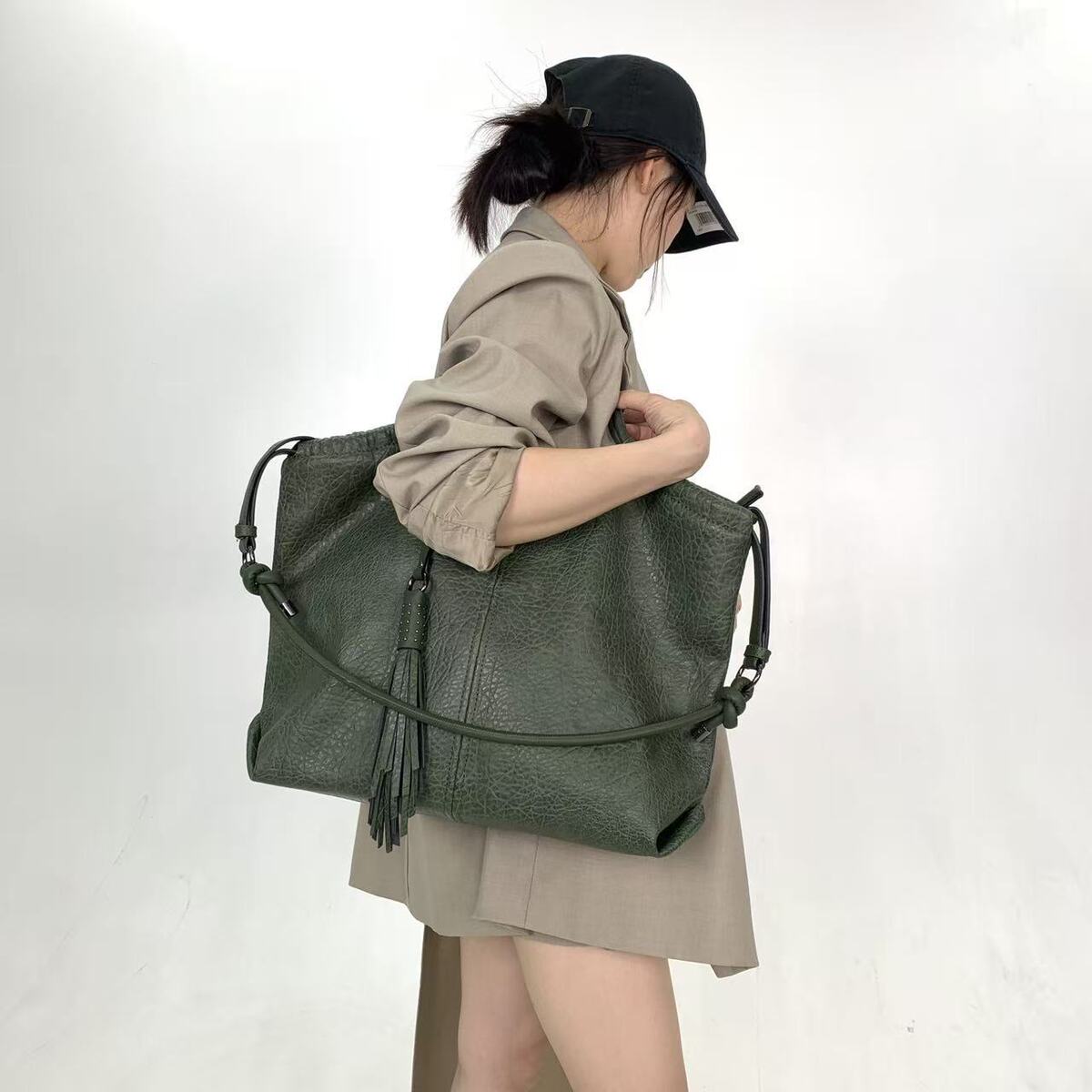 Women's Large-Capacity Minimalist Tassel Tote Bag Shoulder Crossbody Purse Work and Travel Office