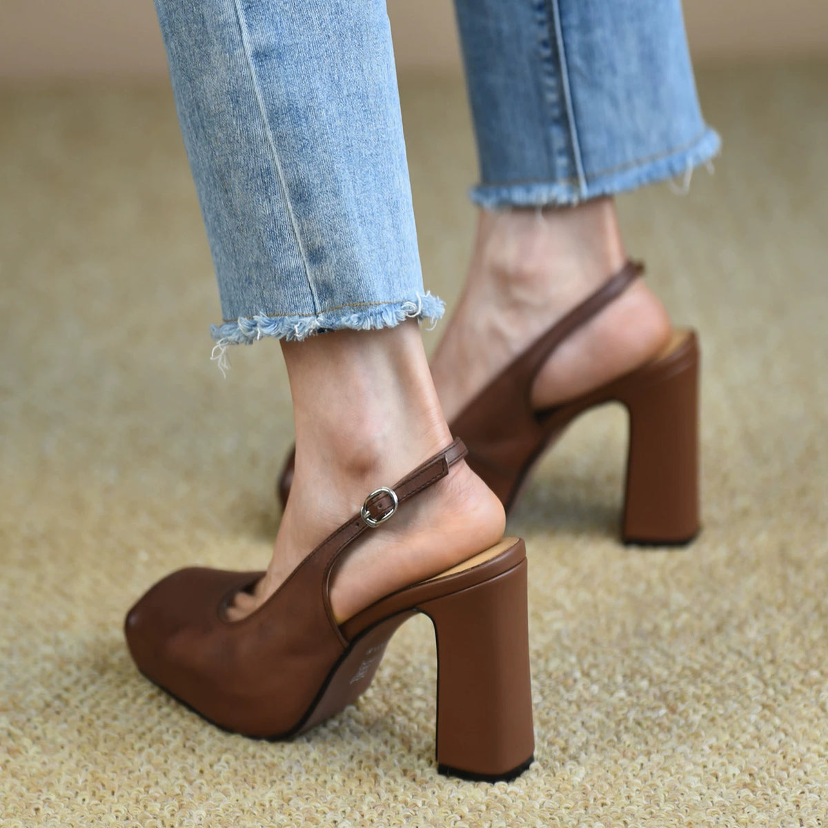 Women's Summer Chunky Sole Platform Square Toe Closed Block Heel High Heel Sandals for Beach Vacation Everyday Wear Travel Office Spring Summer