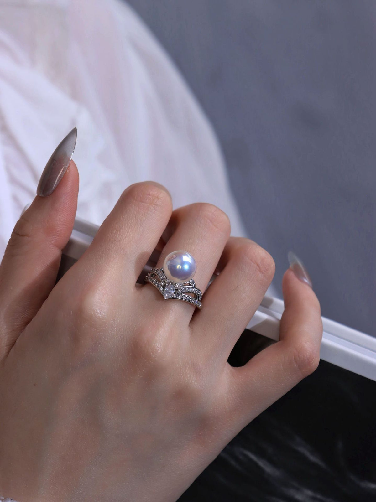 Cubic zirconia jewelry set by Yoshan, detail view 3
