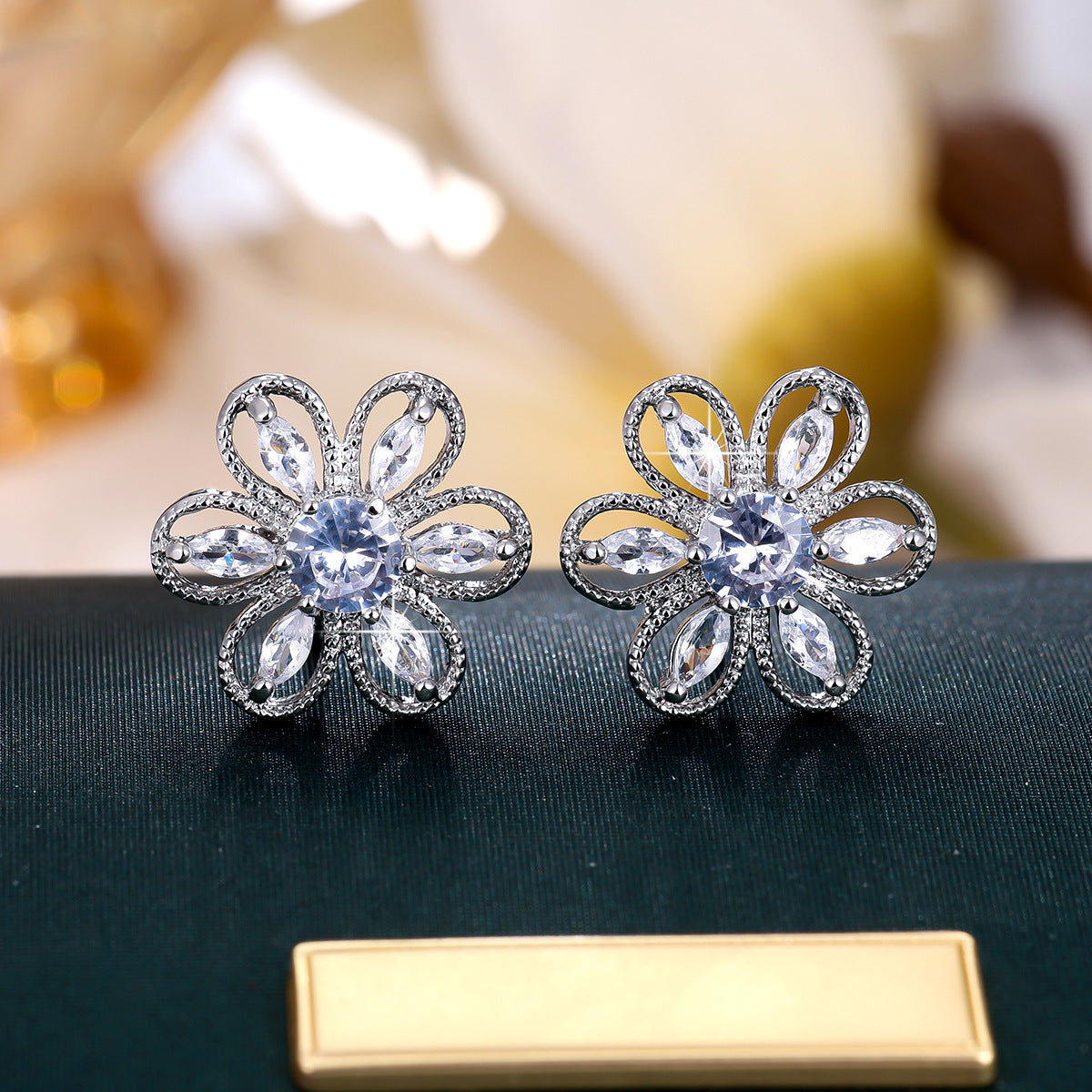 Floral stud earrings by Yoshan, detail view 3