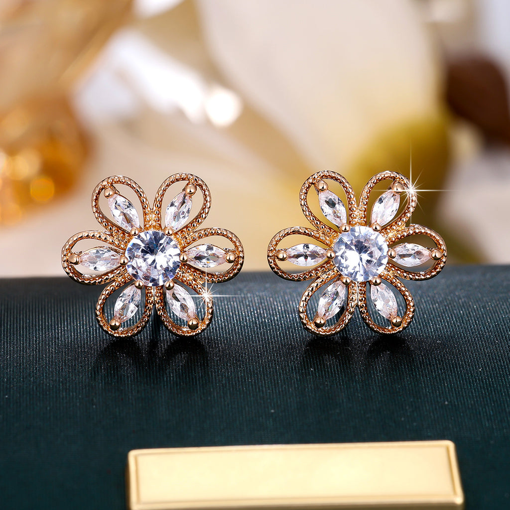 Floral stud earrings by Yoshan, detail view 4