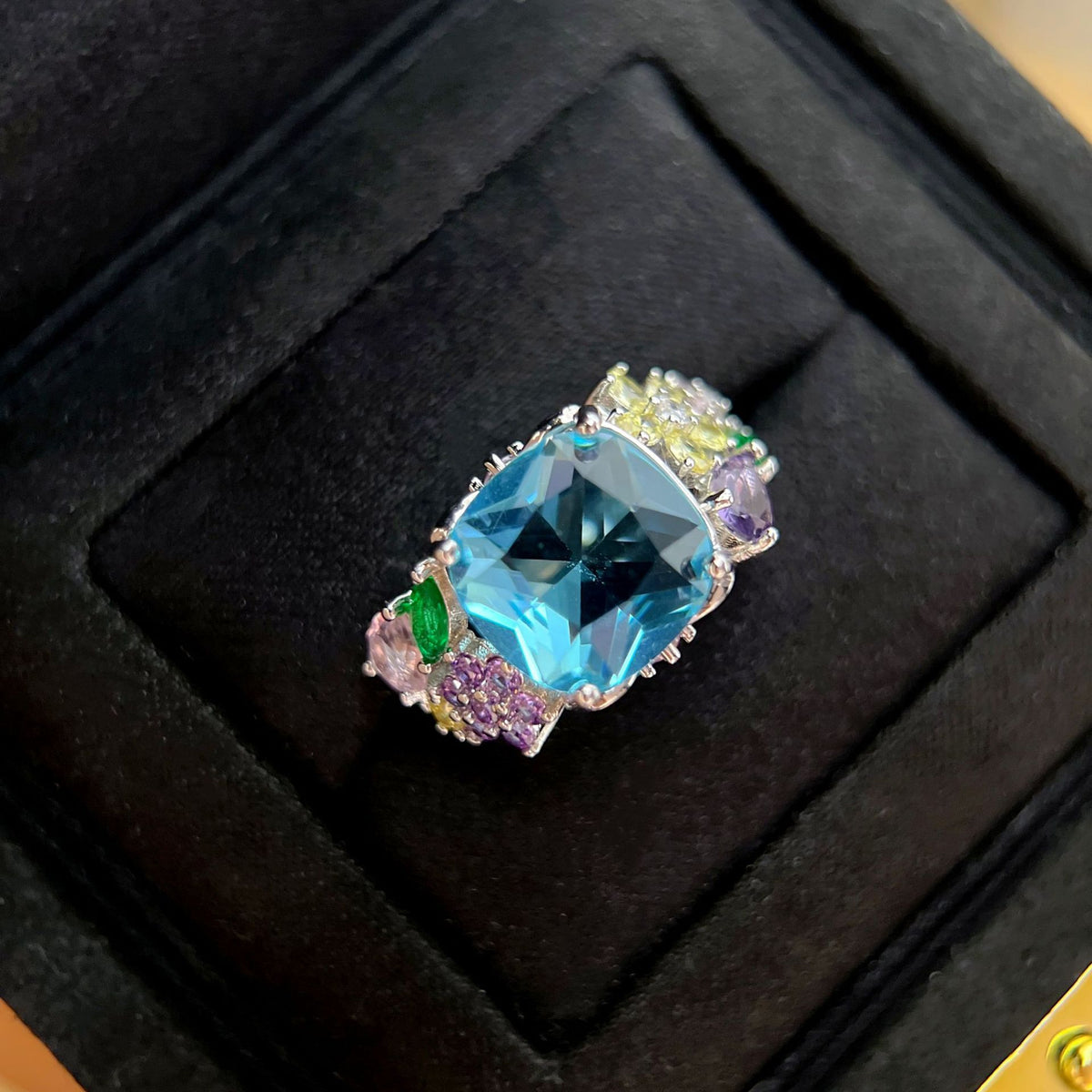 Cubic zirconia jewelry set by Yoshan, detail view 2