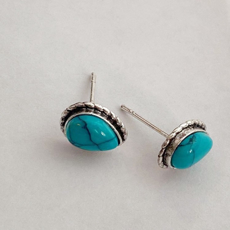 Stud earrings by Yoshan, detail view 2