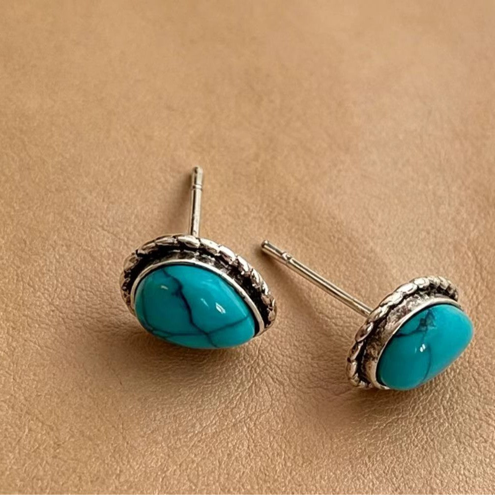 Stud earrings by Yoshan, detail view 4