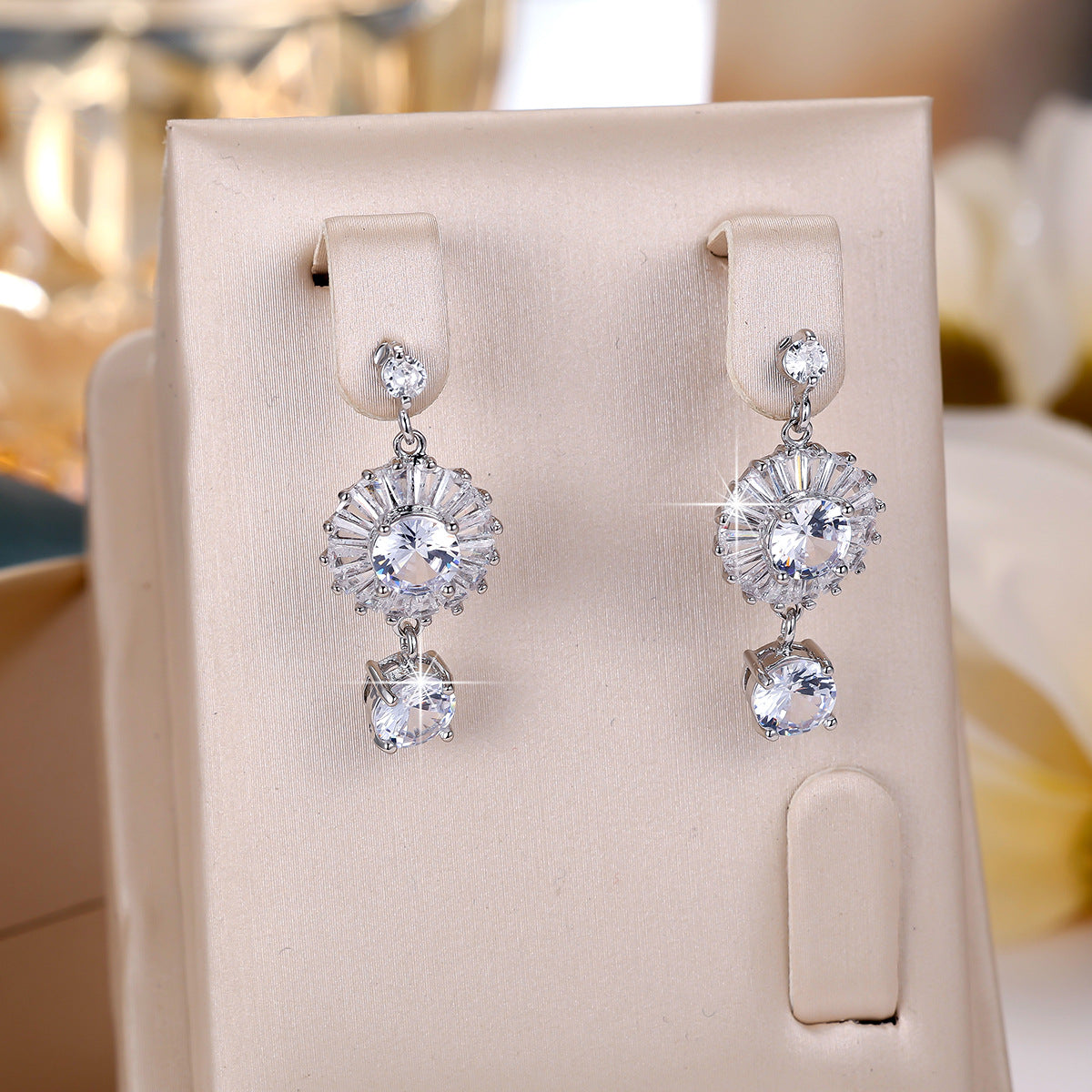 Hoop earrings by Yoshan, detail view 3
