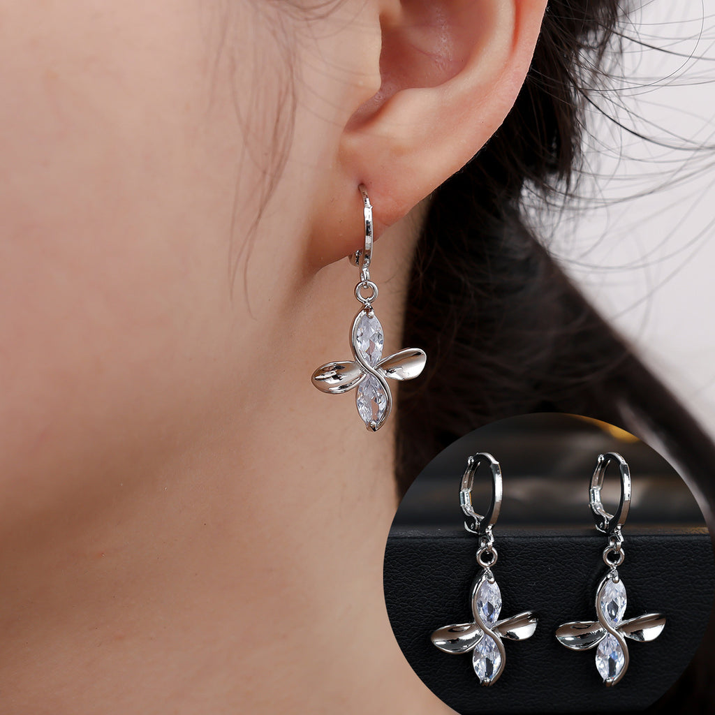 Hoop earrings by Yoshan, detail view 4