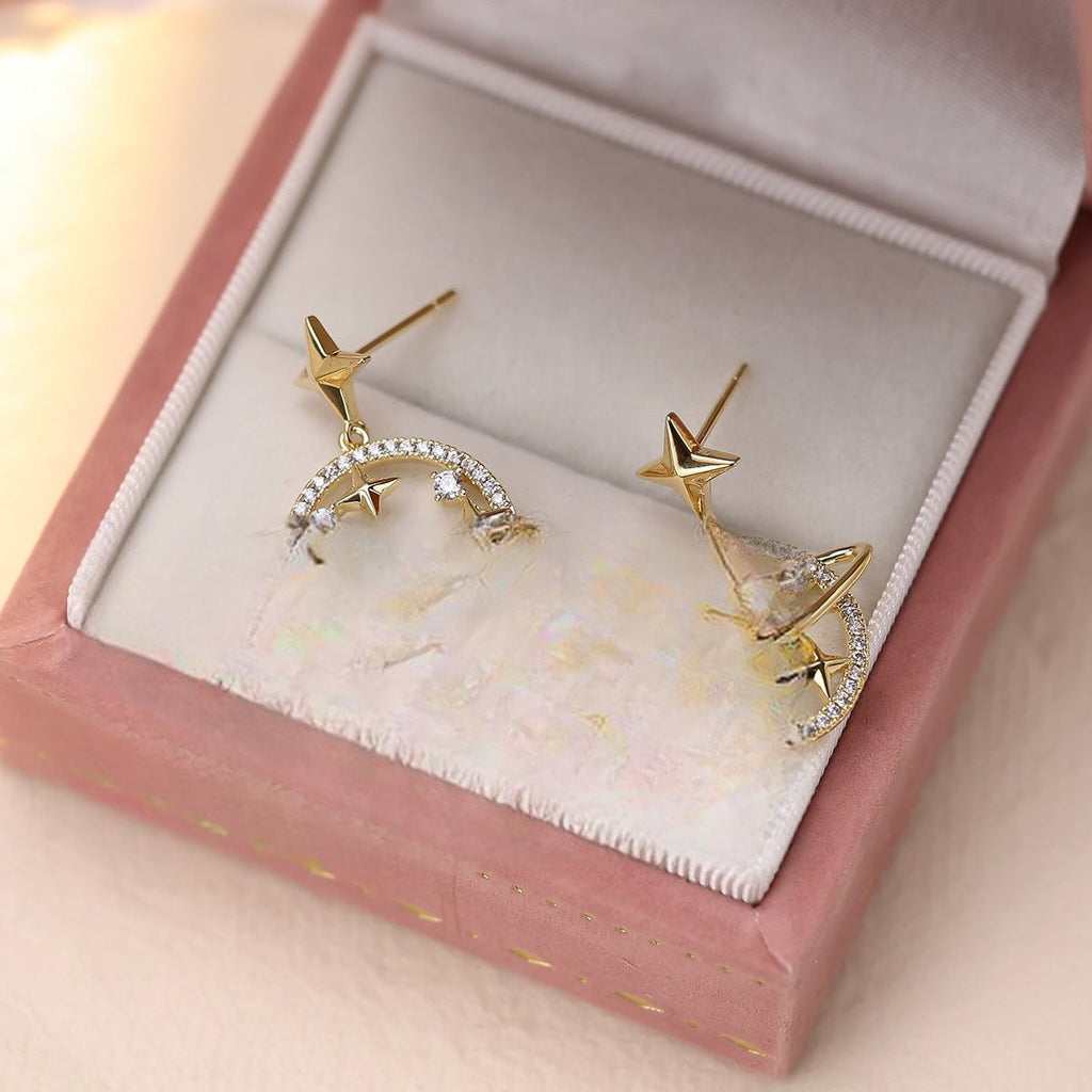 Minimalist stud earrings by Yoshan, detail view 3