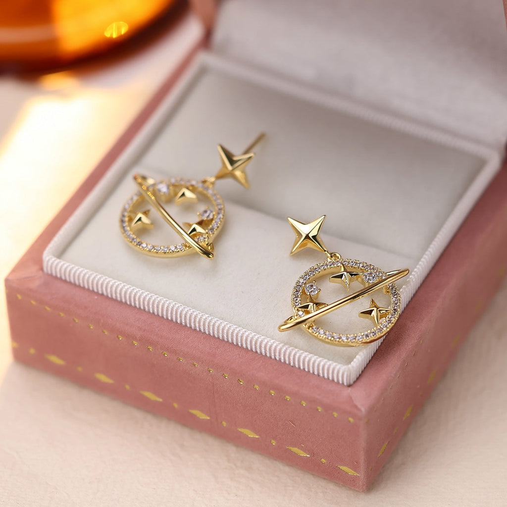 Minimalist stud earrings by Yoshan, detail view 4