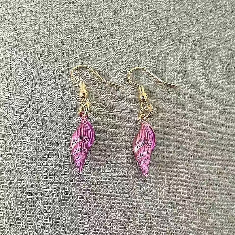Drop earrings by Yoshan, detail view 2