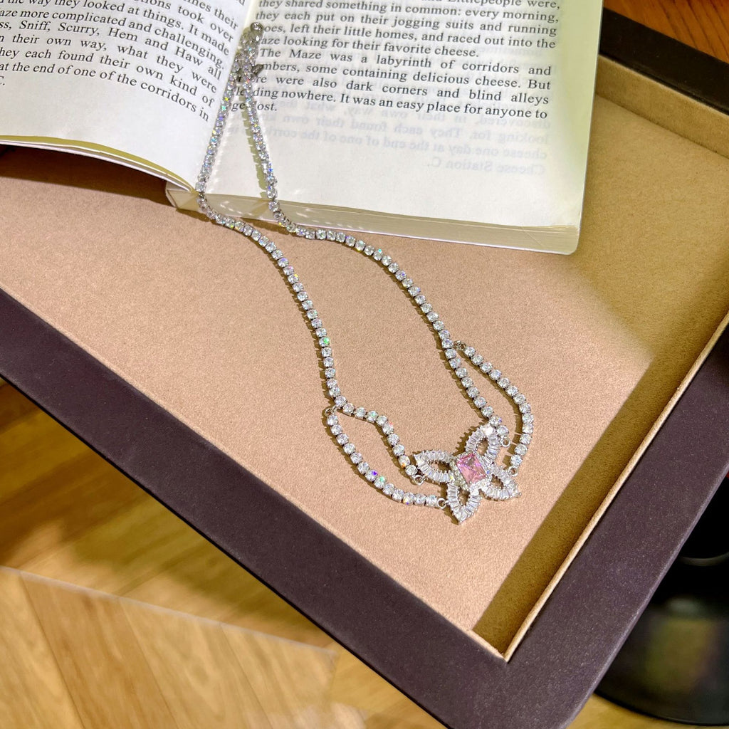 Pendant necklace by Yoshan, detail view 2