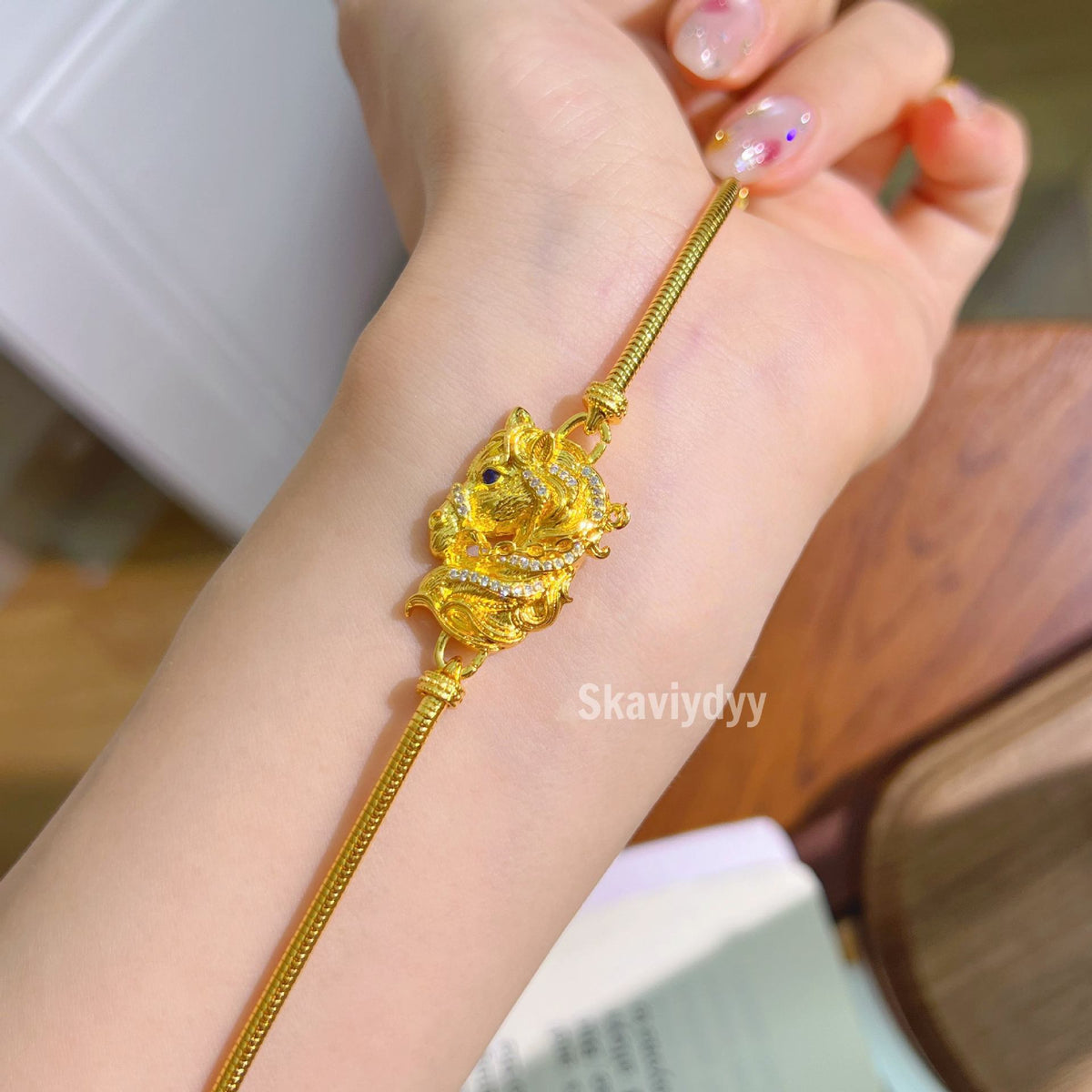 Crystal retro bracelet by Yoshan, detail view 5