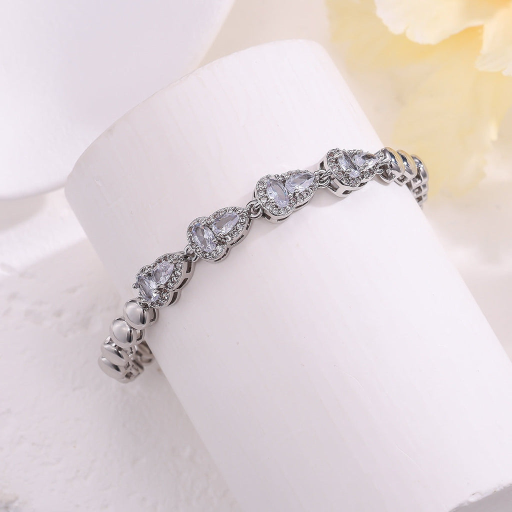 Cubic zirconia jewelry set by Yoshan, detail view 4