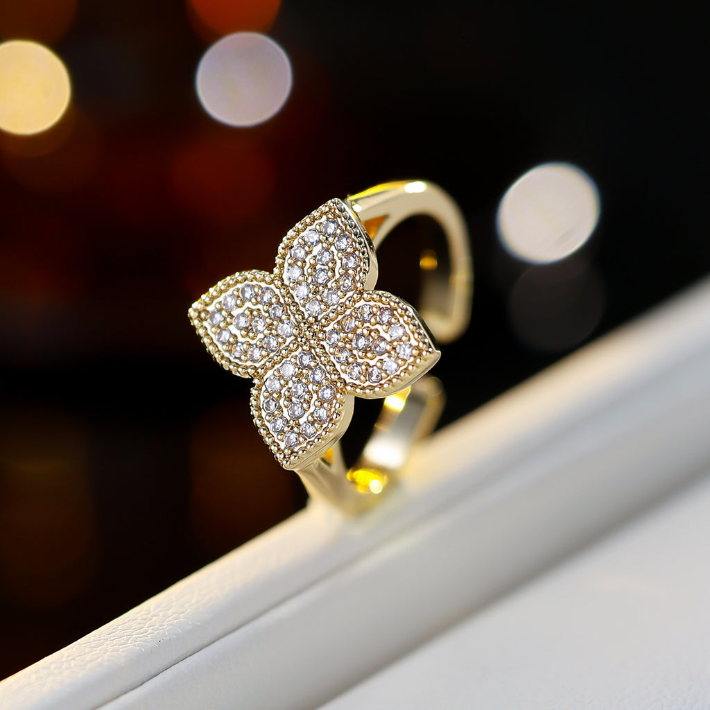 Floral jewelry set by Yoshan, detail view 3