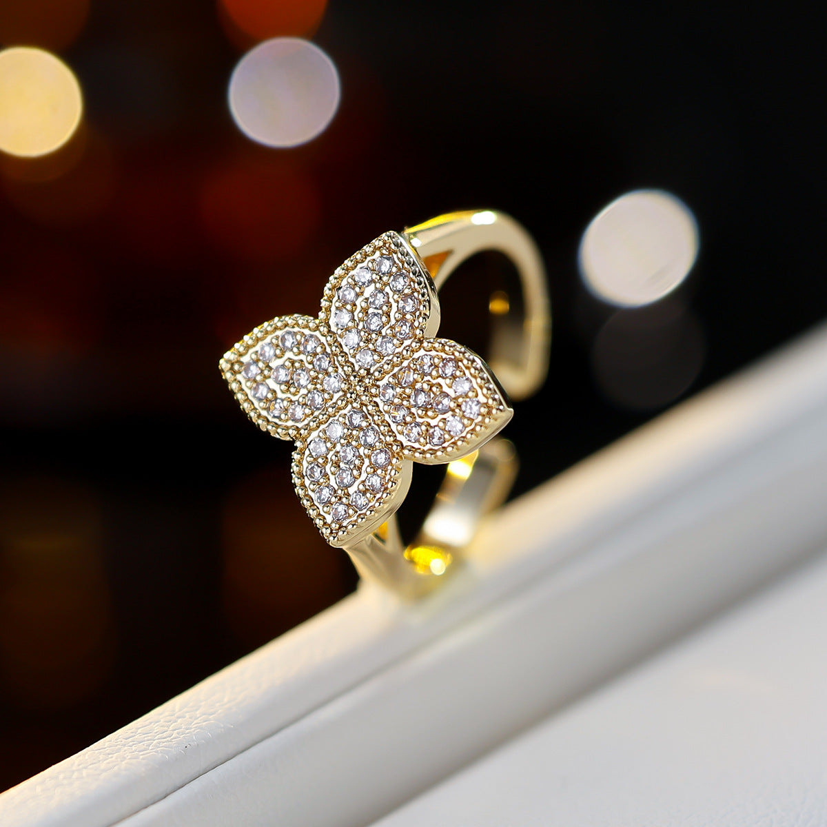 Floral jewelry set by Yoshan, detail view 3