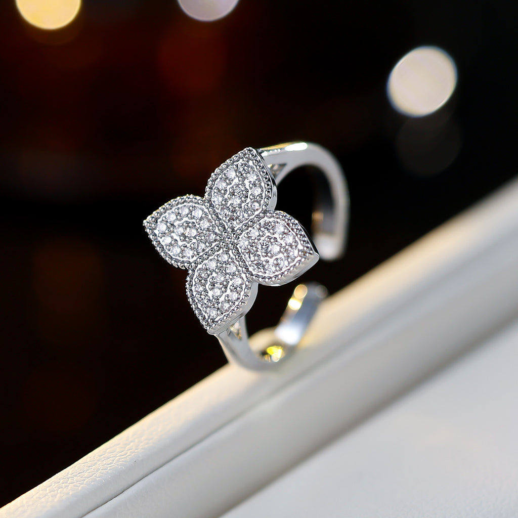 Floral jewelry set by Yoshan, detail view 6