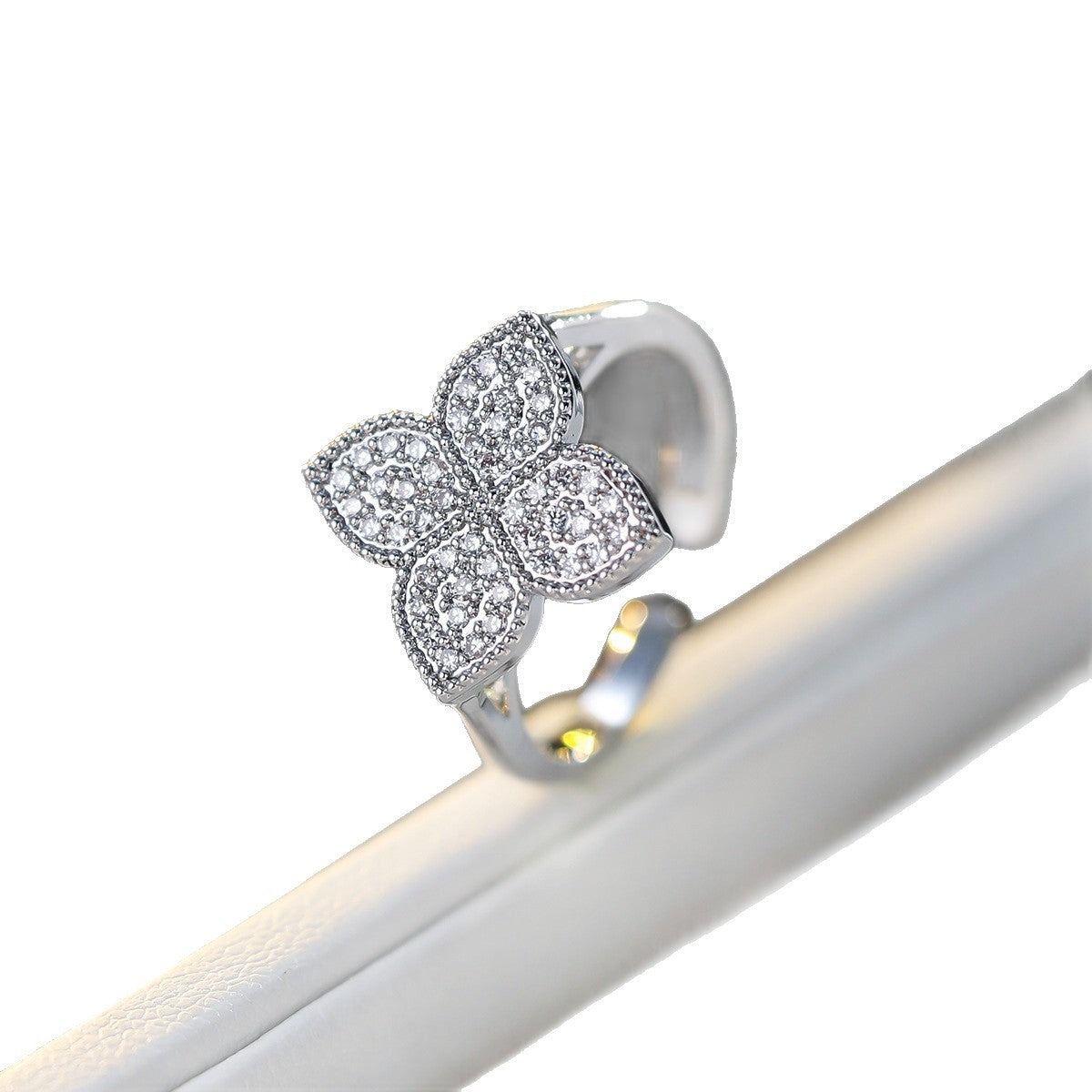 Floral jewelry set by Yoshan, detail view 7