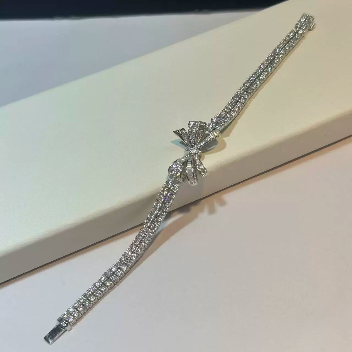 Bow cuff bracelet by Yoshan, detail view 5