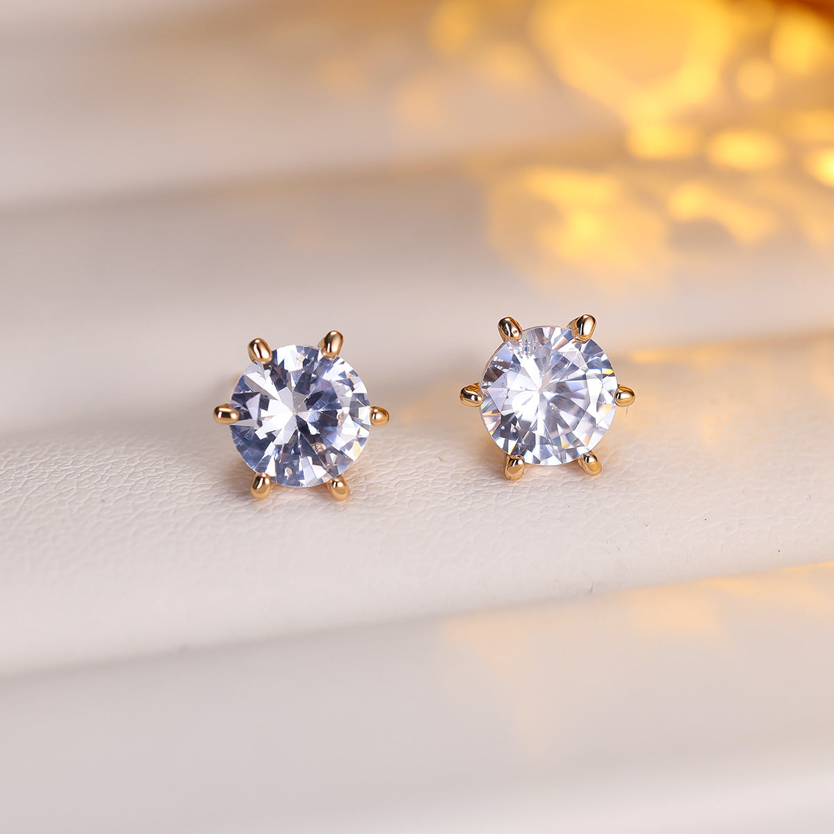 Stud earrings by Yoshan, detail view 5