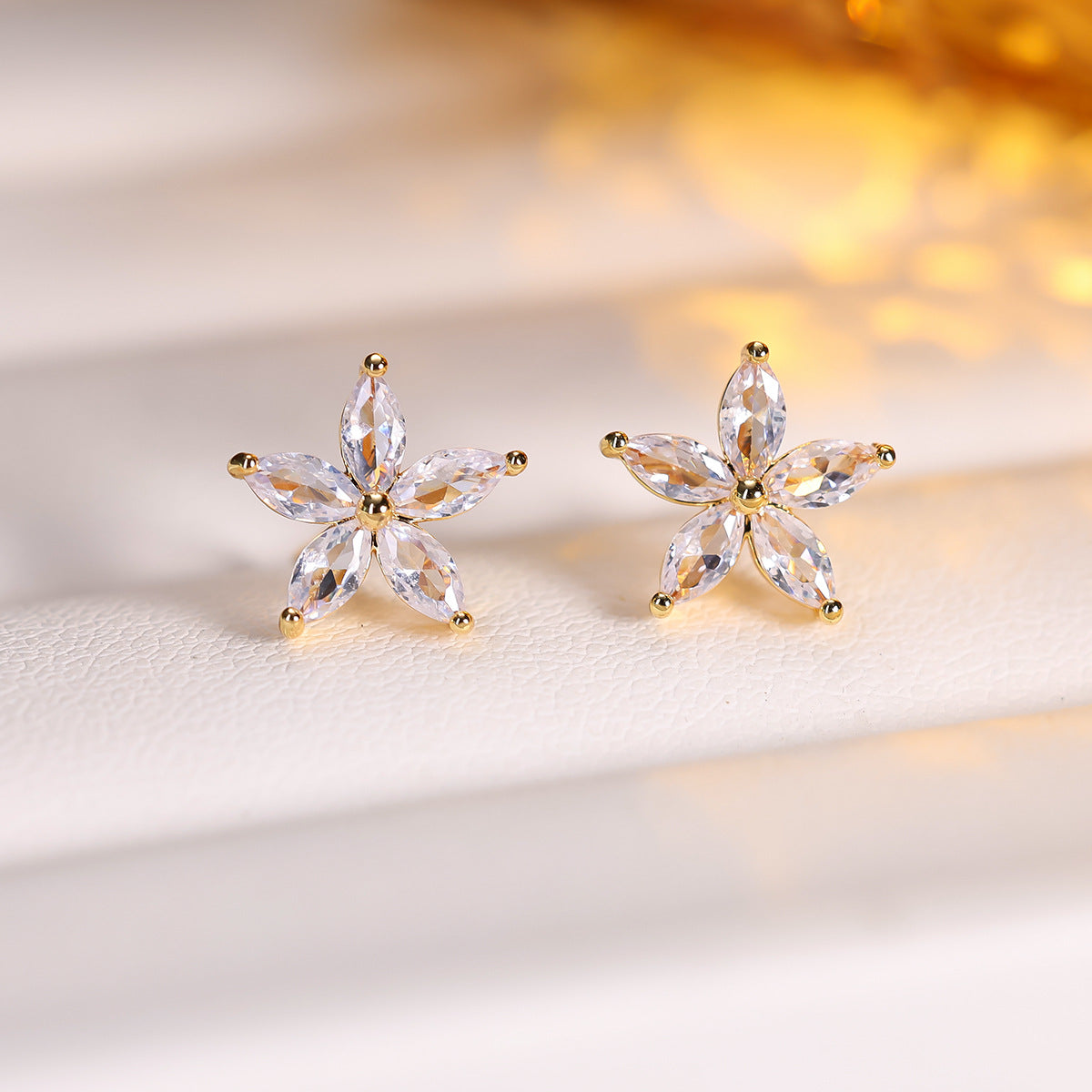 Floral stud earrings by Yoshan, detail view 4
