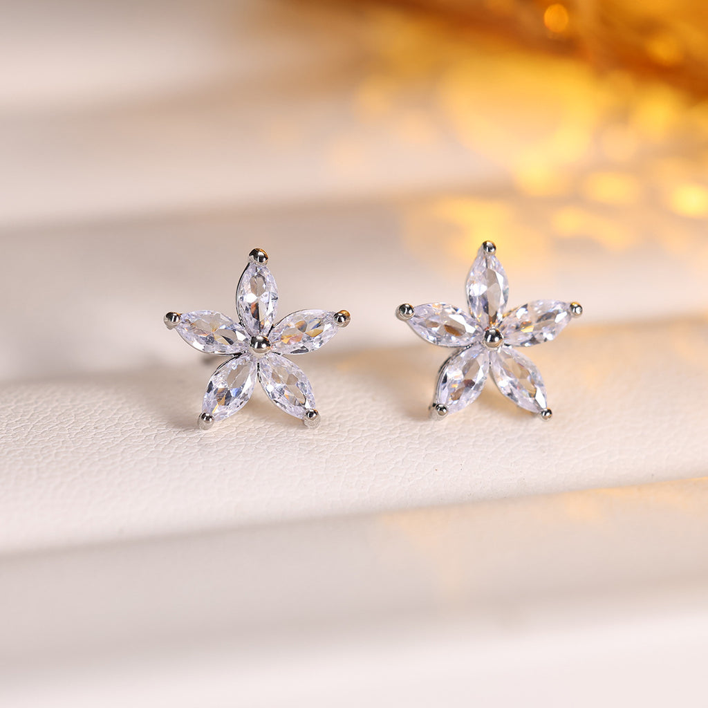 Floral stud earrings by Yoshan, detail view 5