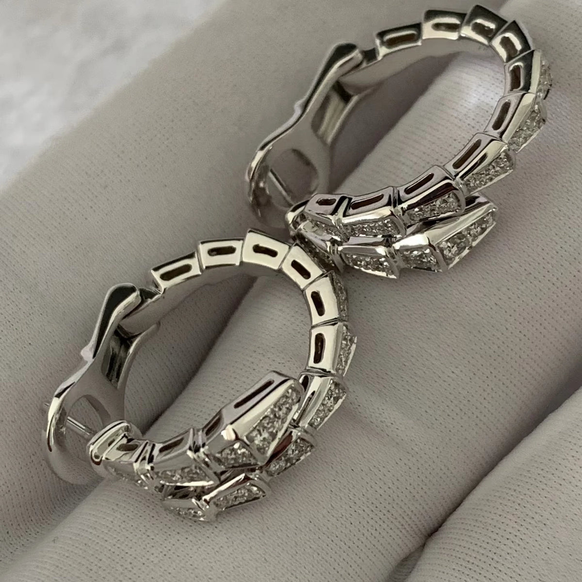 Drop earrings by Yoshan, detail view 3