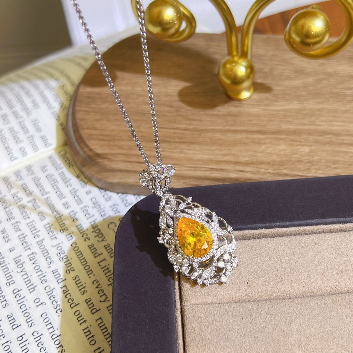 Crystal lace jewelry set by Yoshan, detail view 2