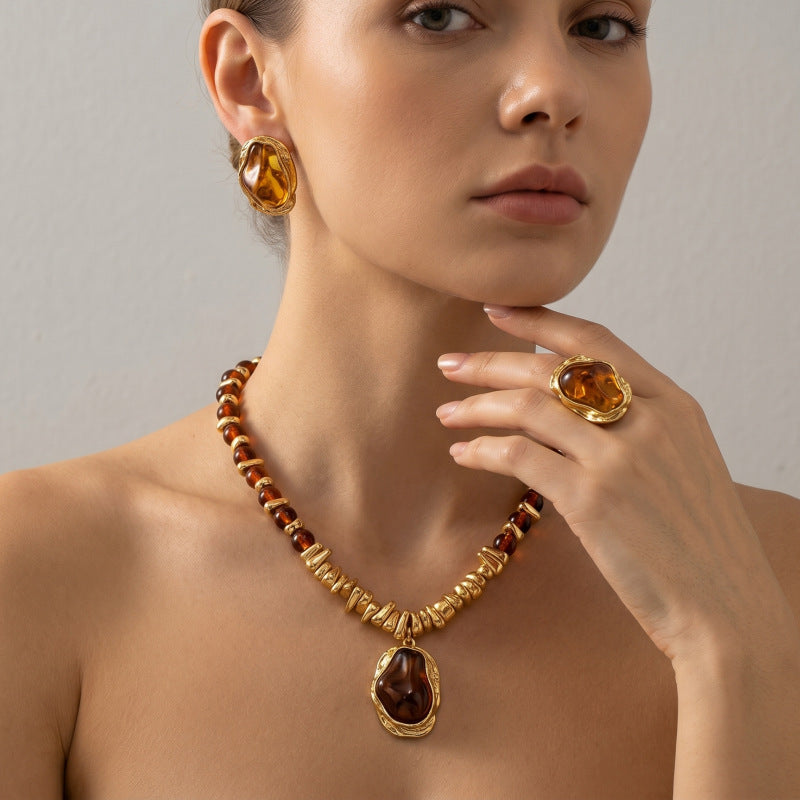 Faux pearl retro earrings by Yoshan, detail view 6