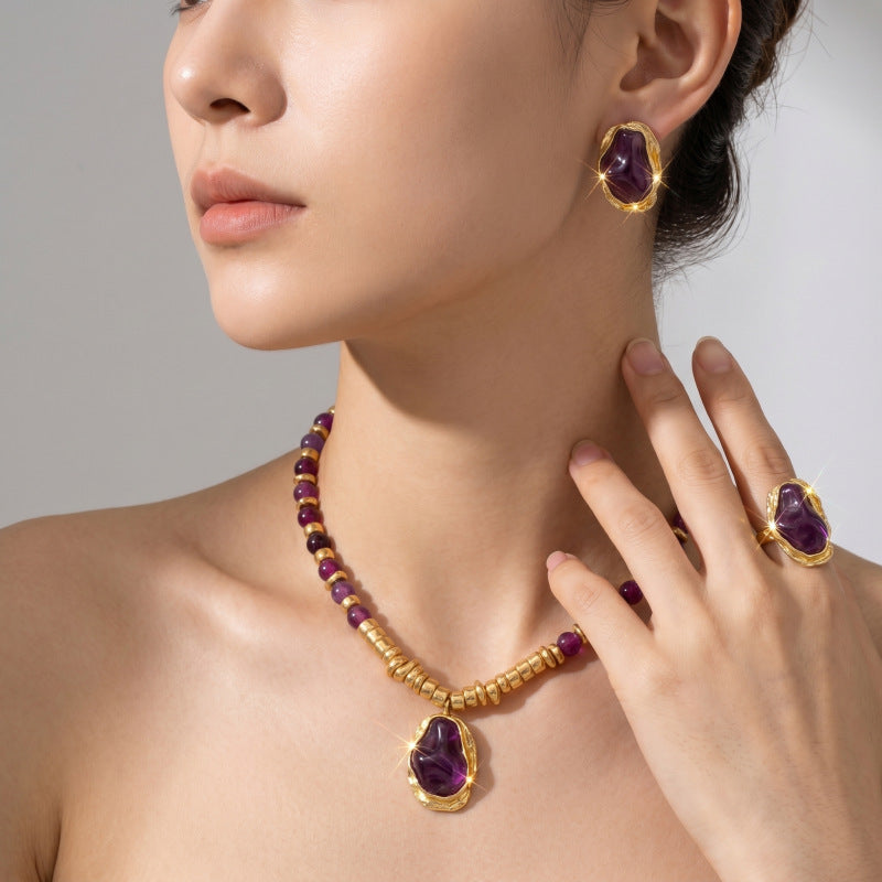 Faux pearl retro earrings by Yoshan, detail view 3