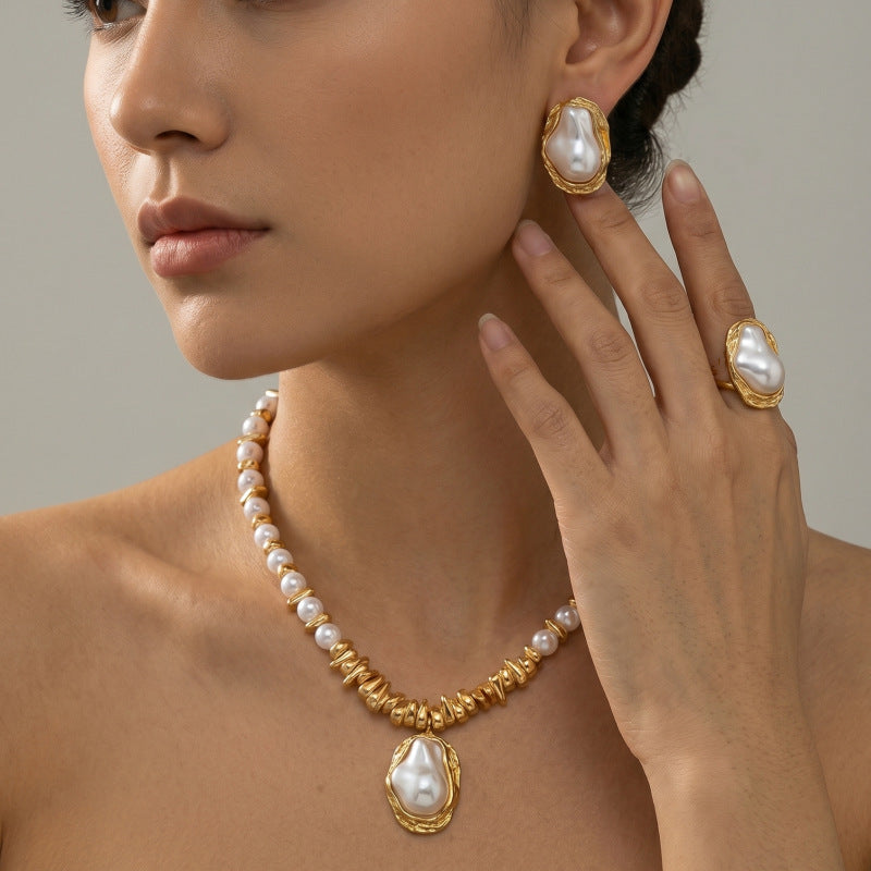 Faux pearl retro earrings by Yoshan, detail view 5